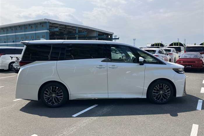 
								Toyota Vellfire 2023 Z Premier full									