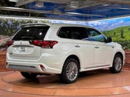 
										Mitsubishi Outlander 2019 full									