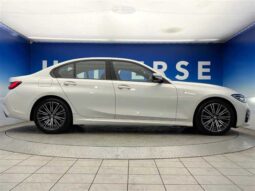 
										BMW 3 Series 2019 full									